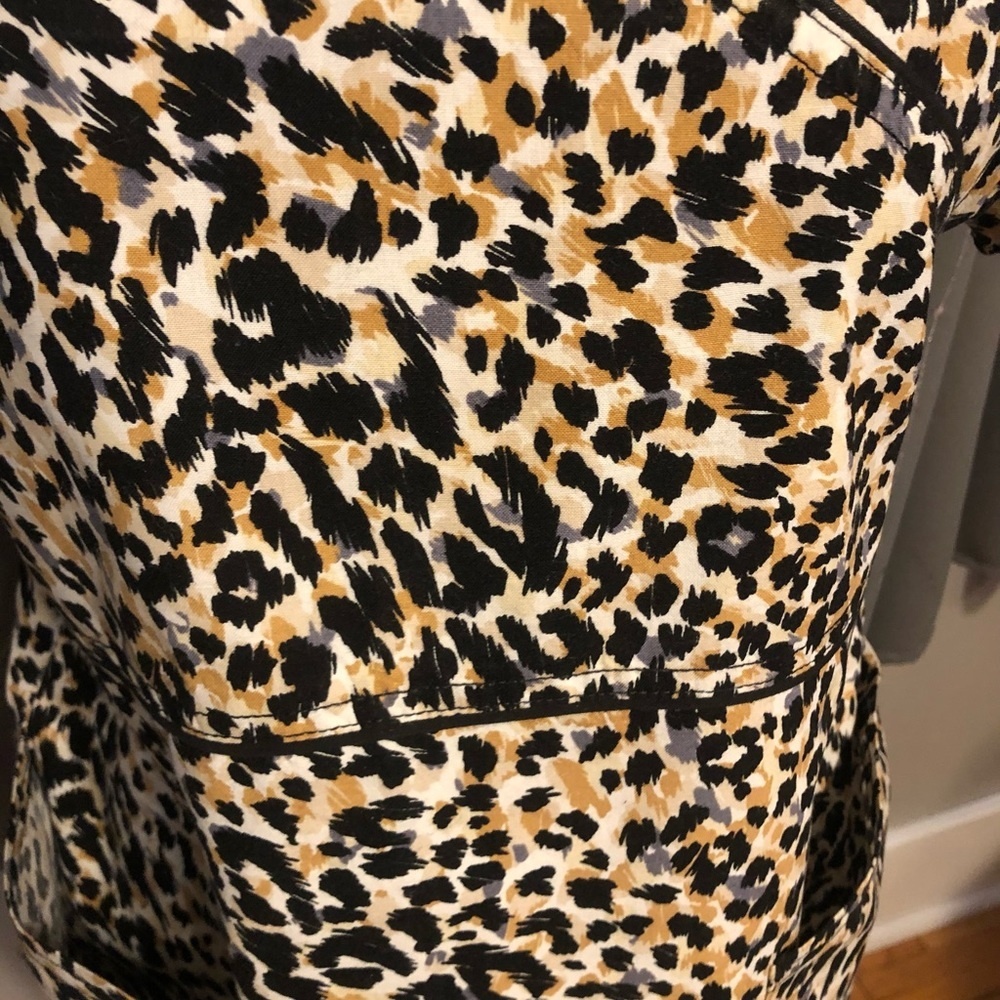 Scrub Star leopard top - Picture 6 of 7